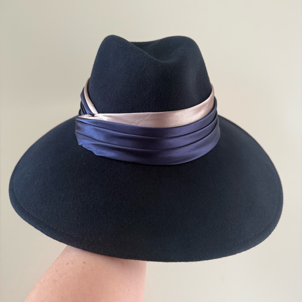 New Eugenia Kim 100% wool  Hat Black/Navy Blue org $495